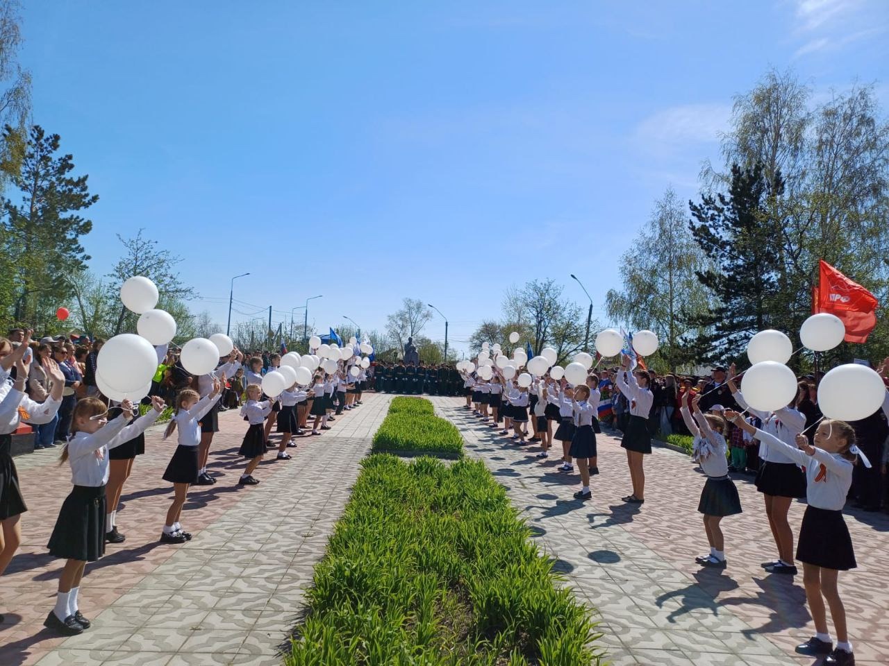 Дорогие ветераны, труженики тыла, дети войны!  Уважаемые жители Каменского района!  Примите сердечные поздравления с главным праздником нашей страны – Днем Великой Победы в Великой Отечественной войне 1041-1945!.
