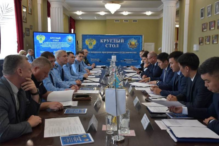Работники прокуратуры Алтайского края приняли участие в работе круглого стола по обмену опытом по вопросам приграничного сотрудничества. Работники прокуратуры Алтайского края приняли участие в работе круглого стола по обмену опытом по вопросам приграничного сотрудничества.